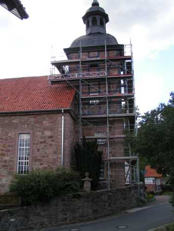 Kirchturm eingerüstet