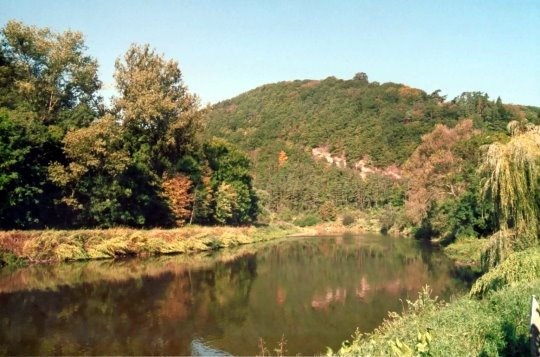 Die Werra bei Werleshausen unterhalb des Bootsanlegers